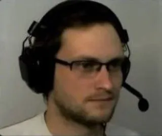 🌟 afba9870 homem, fone de ouvido, óculos, pessoa, retrato telegram sticker