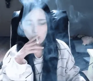 🌟 cdb6ed7b fumare, sigaretta, donna, fumo, interno whatsapp sticker