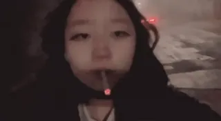 🚬 e564ff97 fumare, donna, sigaretta, fumo whatsapp sticker