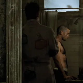 ✋ 8f9b4257 Tyler Durden Fight Club Fight Club, Tyler Durden, Brad Pitt, bạo lực, khỏa thân, vòi sen, xà phòng, máu telegram sticker