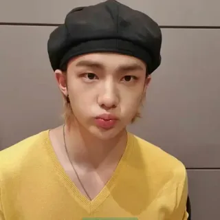 🍋 4841cddb Persona, Ritratto, Selfie, K-pop, Basco, Maglietta gialla telegram sticker