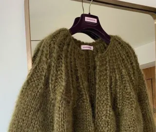 🍀 f182829e Pull, Gilet, Maille, Mode, Vêtement, Vert olive, Cintre whatsapp sticker