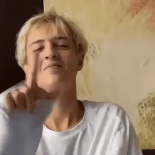 🤡 f240fc30 personne, doigt d'honneur, geste obscène, cheveux blonds telegram sticker