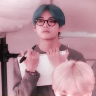 🕯 87fbcdc6 V kpop, bts, v, kim taehyung, chanteur, lunettes, cheveux bleus whatsapp sticker
