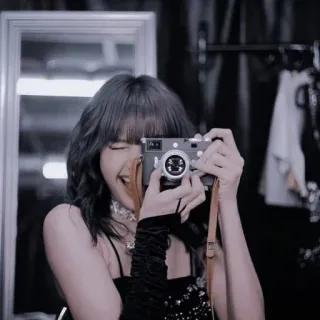🦋 61d53ea3 Lisa 리사, 블랙핑크, 카메라, 사진작가, K팝, 아이돌 telegram sticker