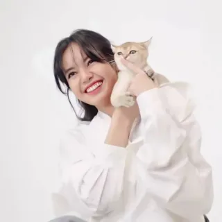 🍭 463e8f2c 女人, 猫, 人, 宠物, 微笑 whatsapp sticker