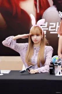 💂‍♀️ 94222573 Lisa リサ, アイドル, うさ耳, K-POP, 歌手, 敬礼 telegram sticker
