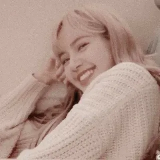 🥀 3768e7de 女人, 微笑, 肖像, 人物, 毛衣 telegram sticker