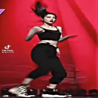 🎵 d0ffec29 TikTok @gueraz5 tiktok, taniec, tancerz, występ, muzyka, rozrywka whatsapp sticker