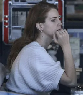 😕 add0fafe Lana Del Rey lana del rey, chanteuse, célébrité, femme whatsapp sticker