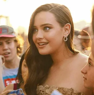 🍇 7f617bf7 kobieta, aktorka, portret, uśmiech, brunetka telegram sticker