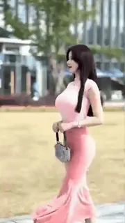 🚶 864f6504 女人, 连衣裙, 走路, 时尚, 风格, 户外 whatsapp sticker