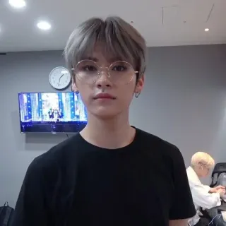 🪐 127e1a33 pessoa, homem, óculos, retrato telegram sticker