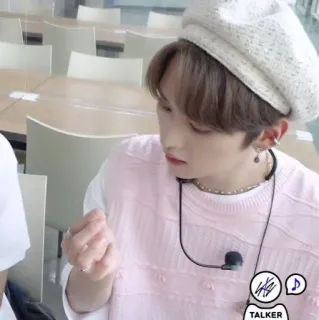 🪐 3817d6c9 Hi
TALKER texto, comunicação, saudação telegram sticker