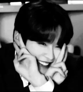 ⛓ 62d50c6b pessoa, sorrindo, sinal de paz, feliz, preto e branco telegram sticker