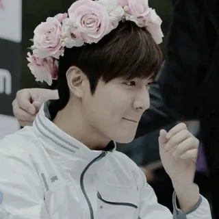 😶 e39665e2 Mann, Blumen, Blumenkranz, Porträt, Person, Asiat, Asiatisch telegram sticker