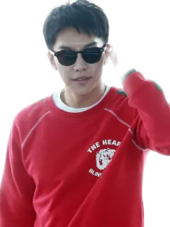 🤩 0fbb69be THE HEART IS BLIND orang, kacamata hitam, mode, pria, gaya, korea telegram sticker