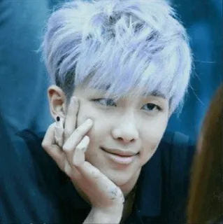 🍍 5e734ccc orang, potret, pria, kpop, musik, rambut ungu telegram sticker