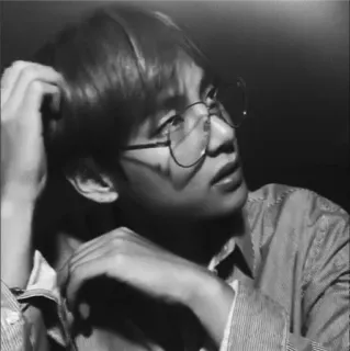 🍍 cb3a83b8 pria, kacamata, potret, hitam putih, orang telegram sticker