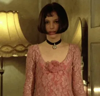 😐 30ab49ee Mathilda Léon: The Professional レオン, レオン (映画), マチルダ, ナタリー・ポートマン, 映画, フィルム, レトロ, 90年代 whatsapp sticker