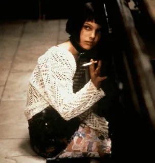 🚬 4a4bc5f7 Mathilda Léon: The Professional マチルダ, レオン, タバコ, 映画, キャラクター whatsapp sticker