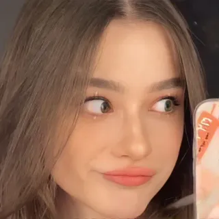 🐣 2ad6ffdd 自拍, 女孩, 女人, 人, 脸, 美女 telegram sticker