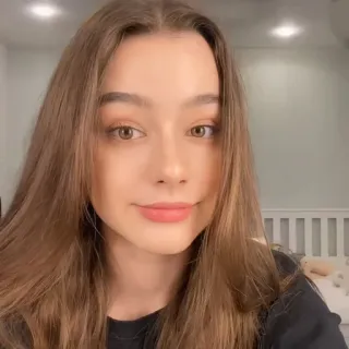 😒 882d0564 肖像, 女人, 脸, 女孩, 黑发, 自拍, 漂亮 telegram sticker