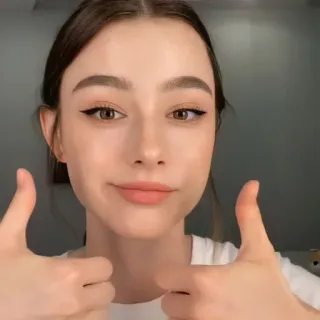 👍 96282329 点赞, 同意, 女人, 积极, 化妆, 手势 telegram sticker