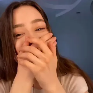 🤭 edcbfadd 女人, 女孩, 肖像, 微笑, 美丽, 脸 telegram sticker