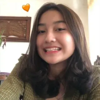 🦋 0fe391c0 人物, 女人, 微笑, 肖像, 自拍 telegram sticker