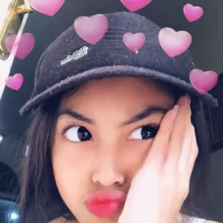 🦋 49aa28e1 女孩, 心, 脸, 帽子, 肖像, 人, 年轻 telegram sticker