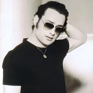 😎 46ed96d5 pria, kacamata hitam, potret, orang, laki-laki, kaos hitam telegram sticker