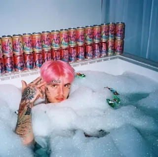 🛁 b7428ca5 Lil Peep sänger, rapper, tätowierung, badewanne, lil peep, pinke haare whatsapp sticker