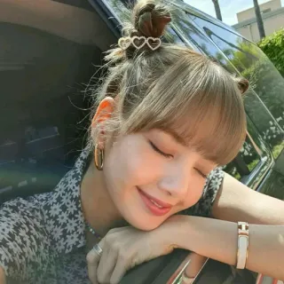 😌 7278d162 Lisa ลิซ่า, K-pop, Blackpink, นักร้อง, คนดัง, ผู้หญิง, เซลฟี่, แฟชั่น telegram sticker