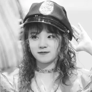 ✨ 463c0e05 Frau, Porträt, Locken, Hut, K-Pop telegram sticker