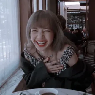 😂 37864369 Lisa wanita, senyum, kebahagiaan, potret, kecantikan, K-pop telegram sticker