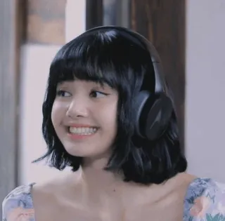 ✨ 0e32326c Lisa kpop, lisa, blackpink, музыка, певица, наушники, наушники telegram sticker