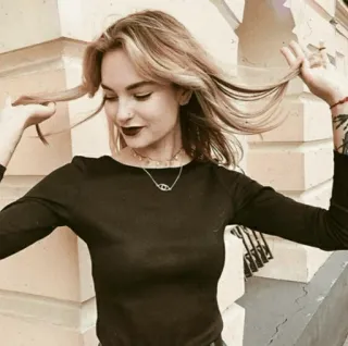 🐼 93a05f13 woman, blonde hair, portrait, girl, person, fashion telegram sticker