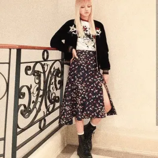 👩 7ed3f2c2 Lisa 리사, 블랙핑크, k팝, 패션, 모델, 가수 telegram sticker