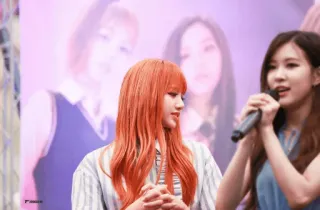 🥕 24e24418 女性, 人々, 女の子, ポートレート, 音楽 telegram sticker