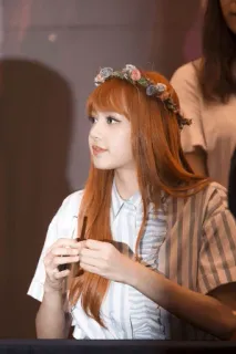 🍁 5eea659f Lisa リサ, K-POP, 歌手, アイドル, 女性, 花冠 telegram sticker