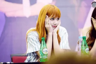 🍁 99d4c661 Lisa 女性, 人, アイドル, KPOP, 歌手, アーティスト telegram sticker