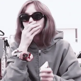 🍒 5b3727f5 person, frau, sonnenbrille, hoodie, casual, drinnen, portrait telegram sticker