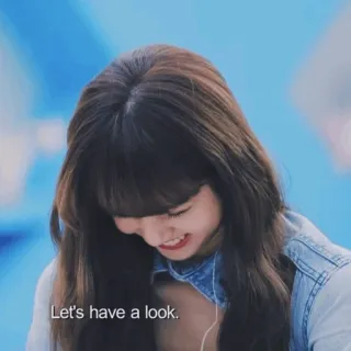 🌍 f8f6adb1 Let's have a look. sonrisa, persona, feliz, mujer, mirando abajo telegram sticker