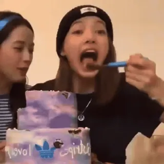 🖤 62813474 еда, торт, женщина, вечеринка, день рождения, еда, adidas telegram sticker