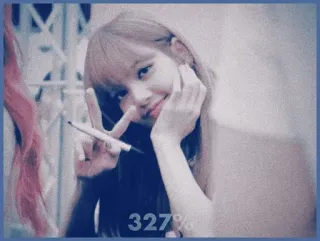 💧 10218d0c 327% femme, signe de paix, fille, selfie, expression, positif telegram sticker