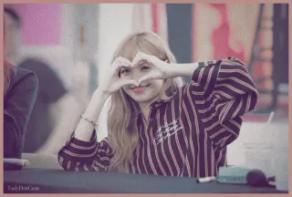 💧 6efe5189 Lisa kpop, cœur, amour, mignon, femme, Blackpink telegram sticker