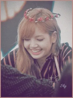 💧 a301a4a5 Lisa Lisa, K-pop, Célébrité, Chanteuse, Femme, Couronne de fleurs telegram sticker