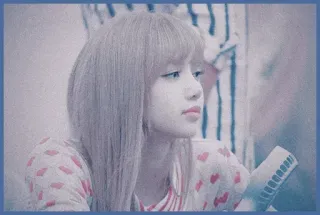 💧 b8822a70 Lisa K-pop, Lisa, chanteuse, idole, célébrité telegram sticker