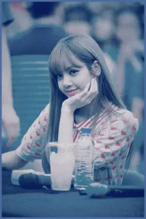 🌸 db5a1dd5 Lisa Lisa, K-pop, Blackpink, Idole, Célébrité, Chanteuse, Femme, Portrait telegram sticker